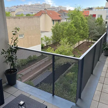 Lumiere Parisienne Moderne Lumineux Et Spacieux De 66m2 Metro L13 Parking Terrasse Et Ascenseur 말라꼬프