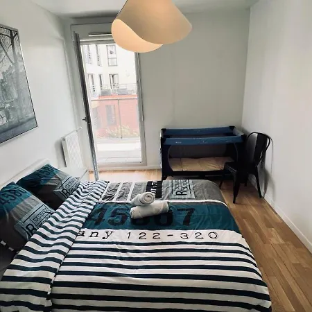 아파트 Lumiere Parisienne Moderne Lumineux Et Spacieux De 66m2 Metro L13 Parking Terrasse Et Ascenseur 말라꼬프