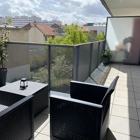 Lumiere Parisienne Moderne Lumineux Et Spacieux De 66m2 Metro L13 Parking Terrasse Et Ascenseur