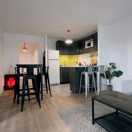 Lumiere Parisienne Moderne Lumineux Et Spacieux De 66m2 Metro L13 Parking Terrasse Et Ascenseur 말라꼬프