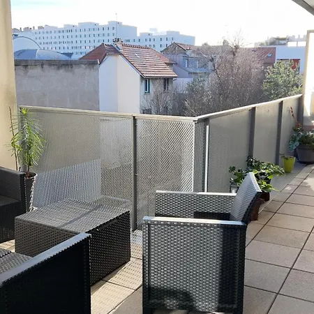 아파트 Lumiere Parisienne Moderne Lumineux Et Spacieux De 66m2 Metro L13 Parking Terrasse Et Ascenseur 말라꼬프