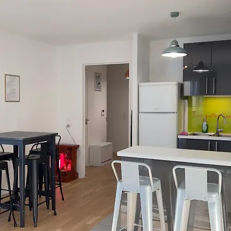 Lumiere Parisienne Moderne Lumineux Et Spacieux De 66m2 Metro L13 Parking Terrasse Et Ascenseur * 말라꼬프