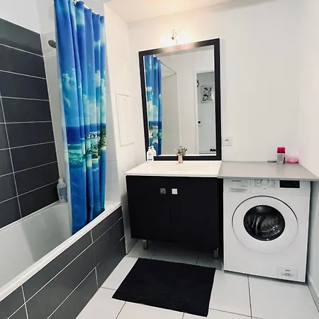 Lumiere Parisienne Moderne Lumineux Et Spacieux De 66m2 Metro L13 Parking Terrasse Et Ascenseur 아파트